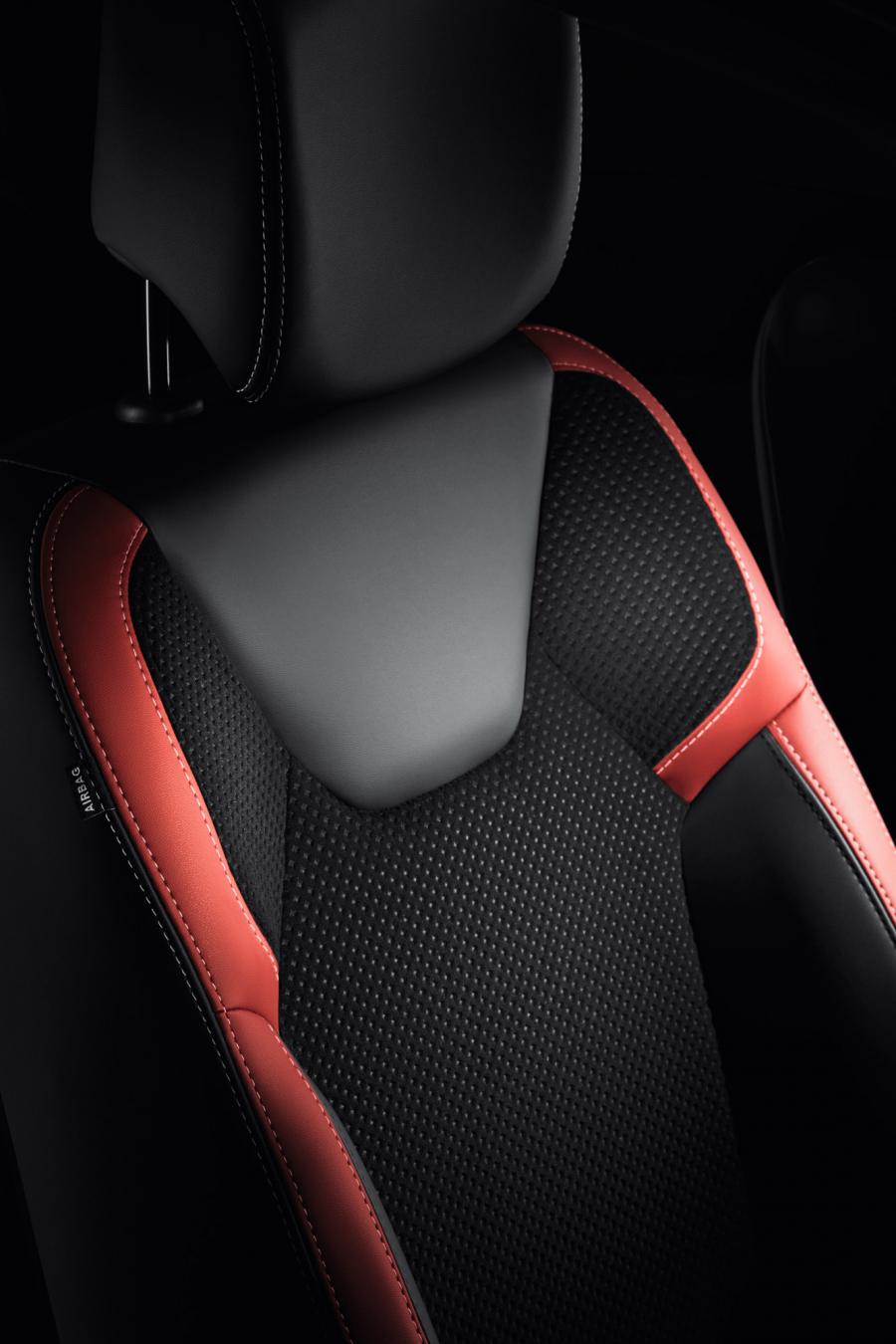 Детали интерьера Renault Clio 2016 года  (фото 79 из 80)